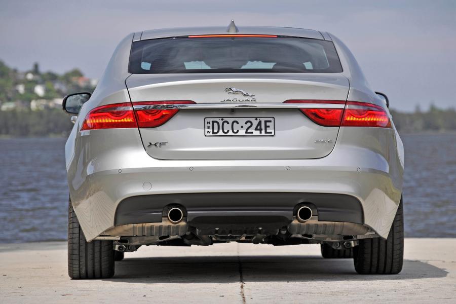  Jaguar XF Portfolio 2016 года  (AU) (фото 8 из 20)
